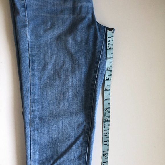 Levi’s 311 Sculpting Shaping Skinny Cropped Mid Rise Medium Wash Blue Jeans - Picture 11 of 16